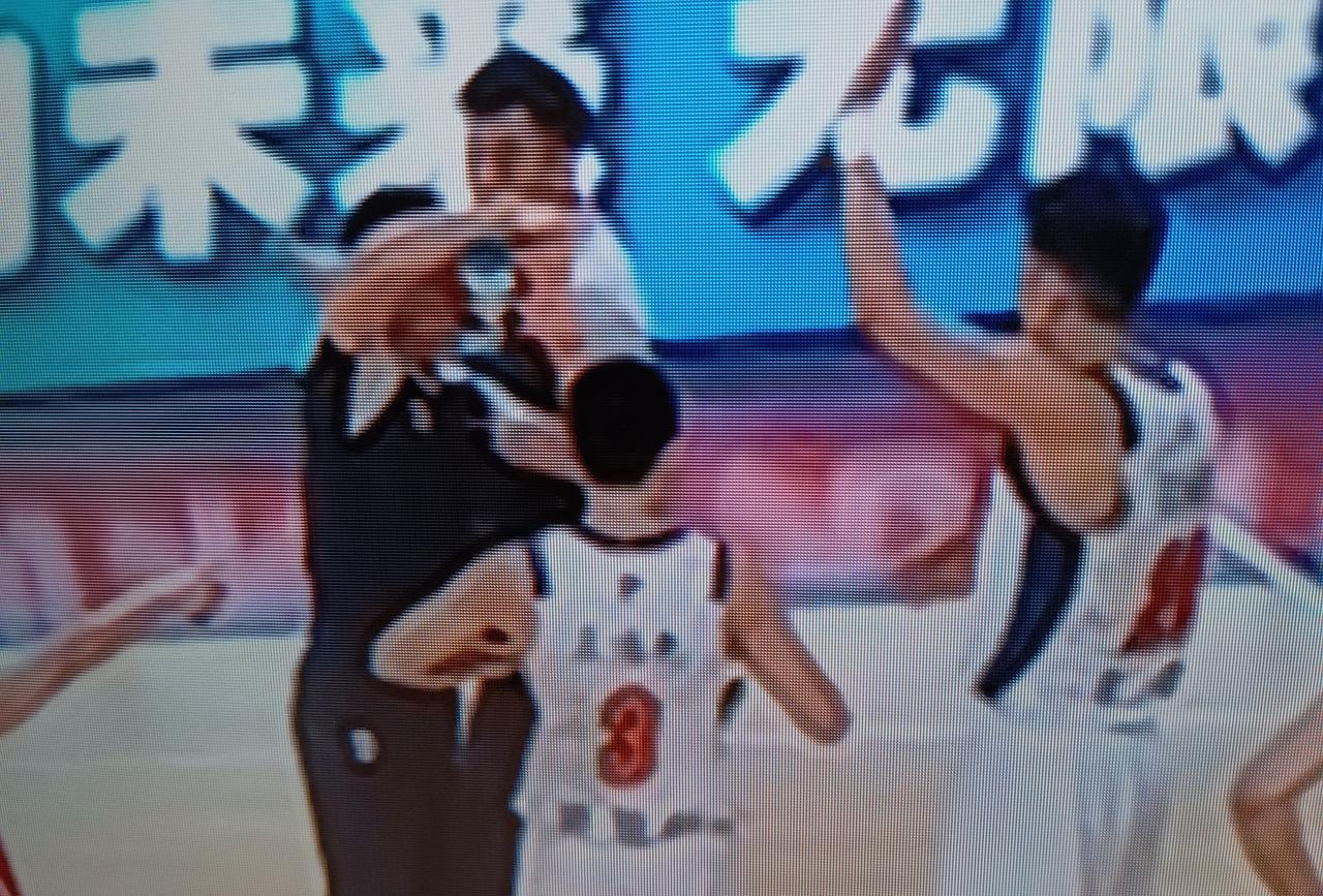 任骏飞退役，王少杰接过了，传承了“任氏肘子”，王少杰一个好好的孩子，到哪里，就