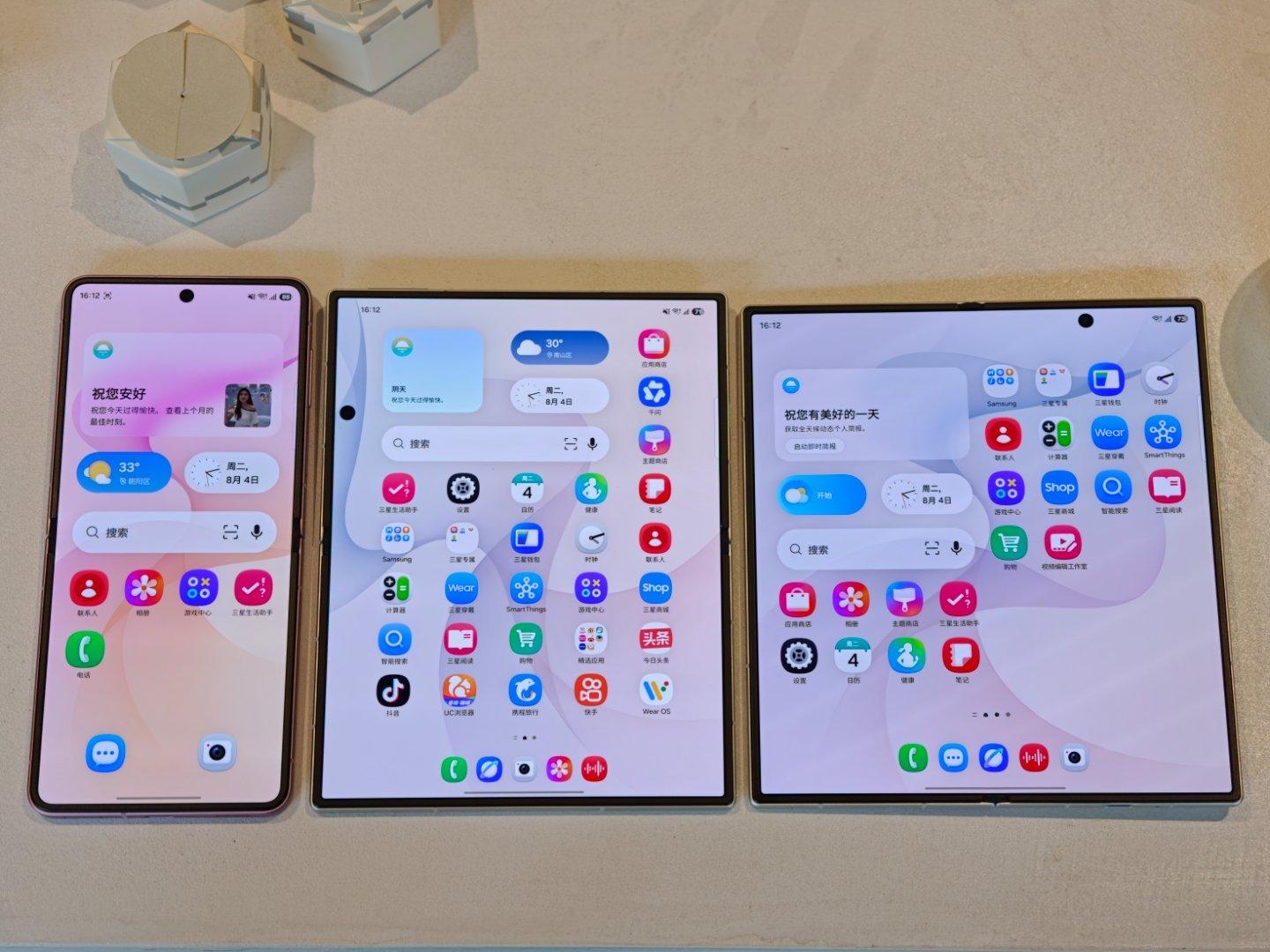 紫、白、黑3色的三星GalaxyZFold8，对星星星这种的方正设计毫无抵抗