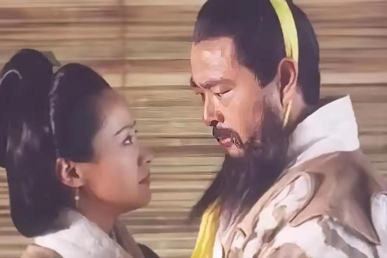 在曹操的授意下，35岁的蔡文姬嫁给了小她十几岁的董祀。彼时的蔡文姬刚从匈奴