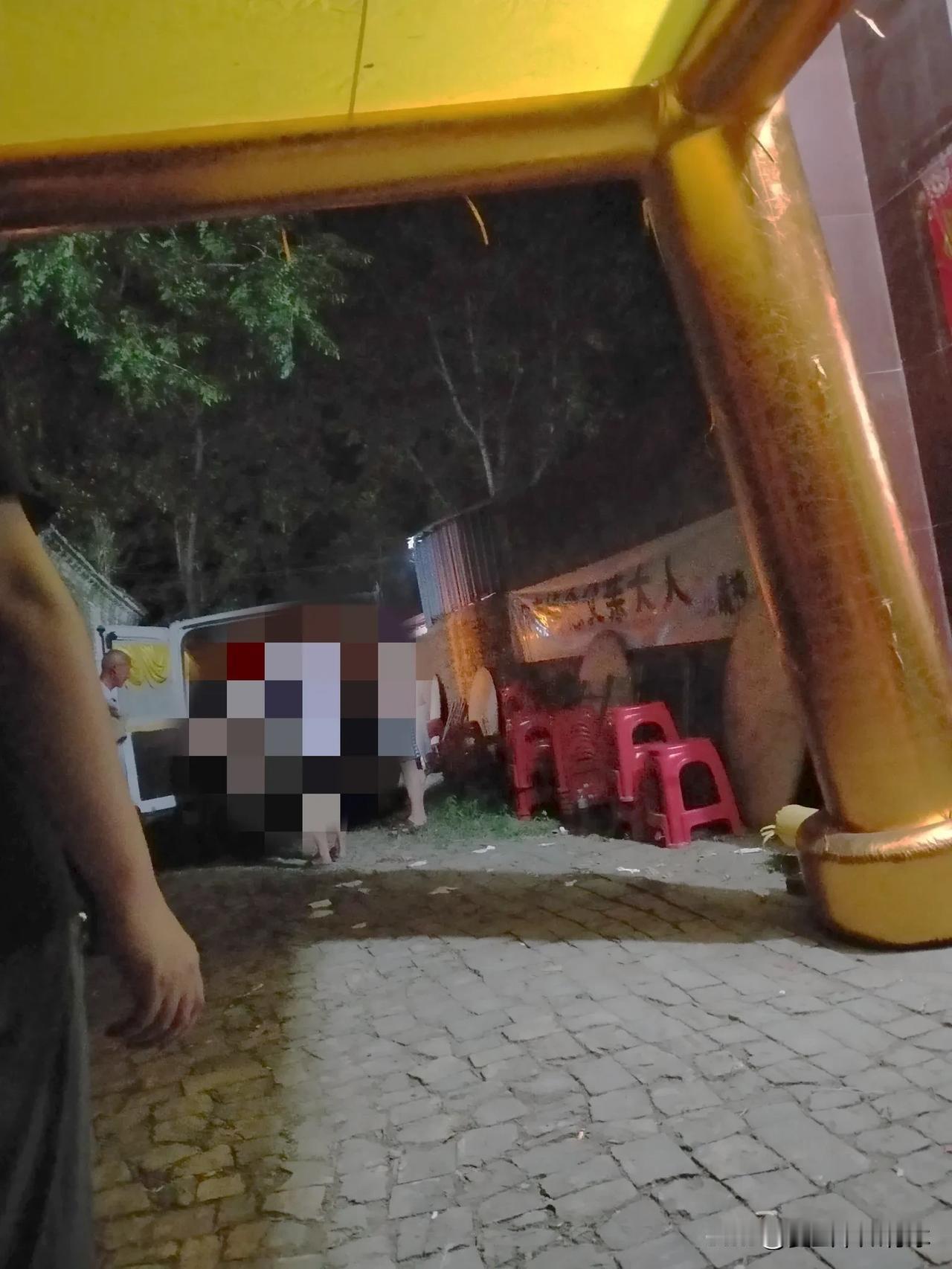有些人的死，不管多么年轻，根本不值得人们同情，因为他们的死亡源自自身的无知。有