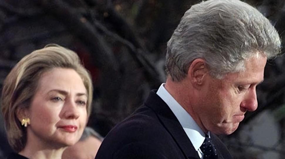 希拉里私下有多混乱？一天和5个男友同时相处，克林顿一言不发在美国政府的历史长河中