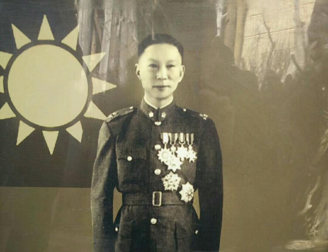 时间来到1960年5月，在二战中指挥过诺曼底登陆的英国陆军元帅蒙哥马利访问中国，