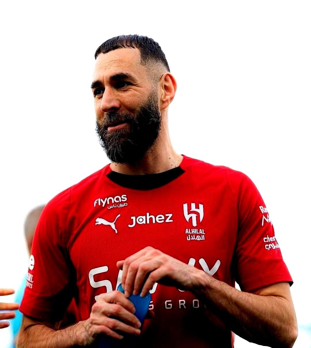 本泽马和C罗联手的传闻，该醒醒了！当初球迷们都盼着“绝代双骄”在沙特重聚，结