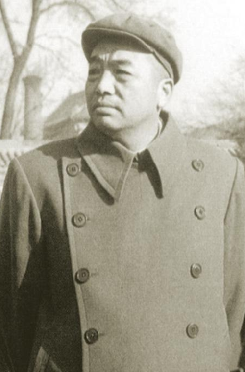 1955年，在“授勋典礼”结束之后，彭德怀找到了毛主席，他一踏入房门，便情绪激动