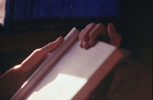 成长，意味着每一种现在的自我，都是可以翻篇的。用眼泪翻，或用欢笑翻，翻着翻着，人