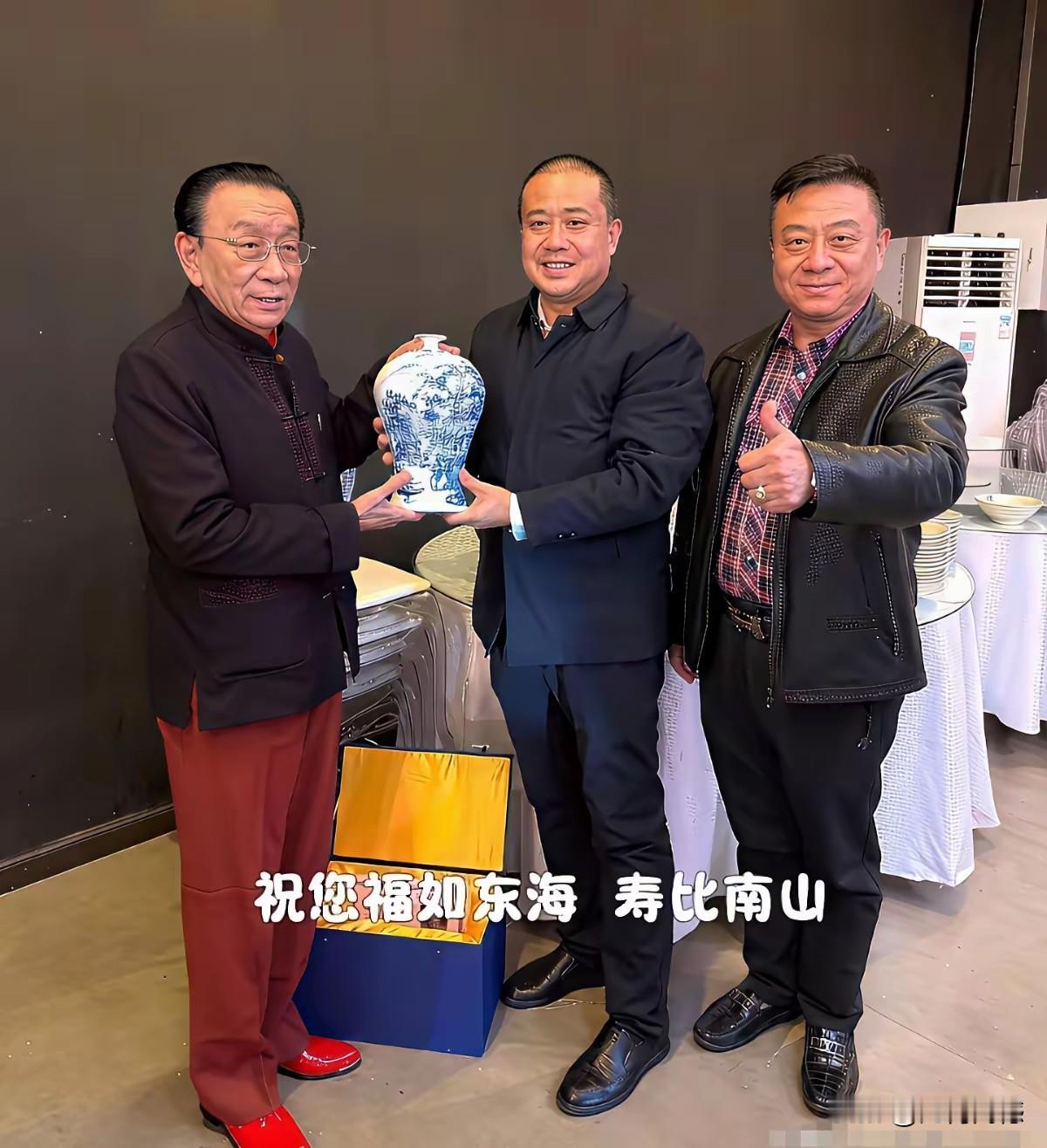 侯耀华都80岁了，真是没有想到，时间过得这么快，一晃他都80岁了，在我的记忆当中