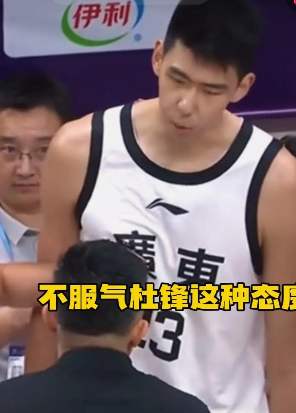 广东宏远与巴西旅游队一场普通热身闹成了热搜，那就是主教练杜锋与队员徐昕之间的冲突