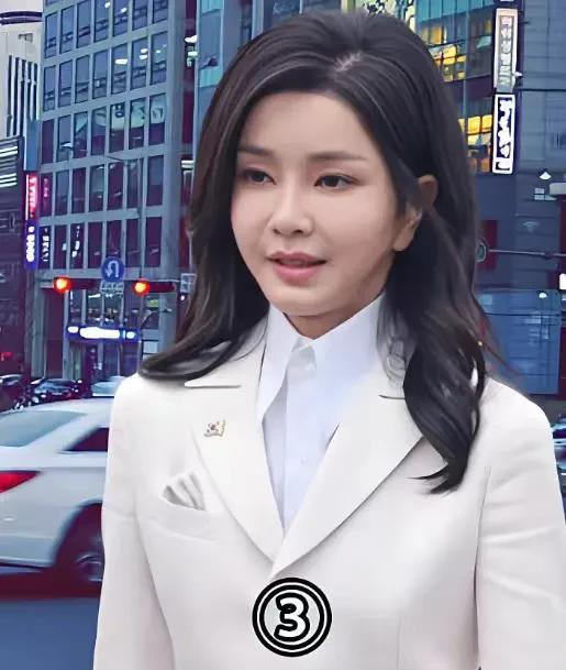 金建希做出了明智的选择，不仅道歉，而且表示会认真接受特检组的调查。不得不说，这个