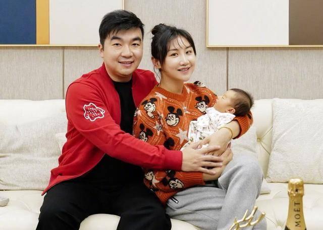 奥运冠军何雯娜怀孕时，孕吐得非常厉害，却被婆婆逼着吃大块肥肉，句句都是“为了孩子