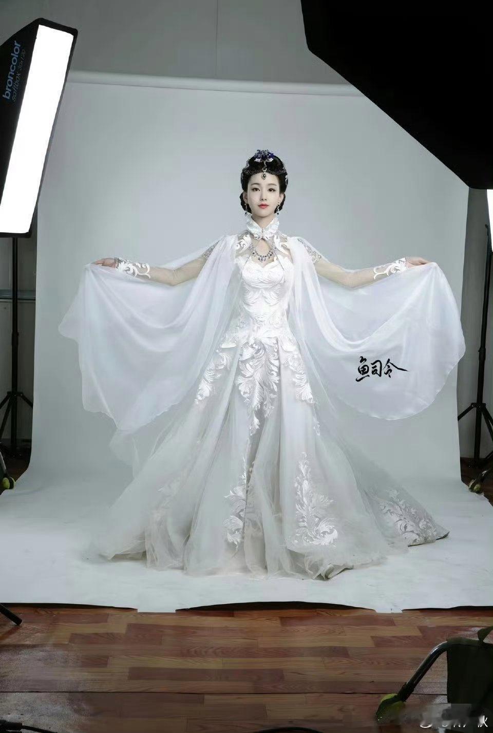 从未见过的定妆照，陈都灵完全是雪媚娘来的​​​