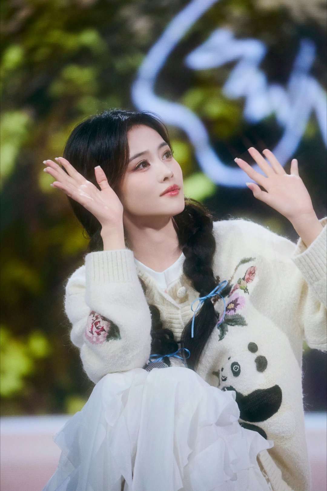 白鹿看眼老婆萌萌的美美的很养眼