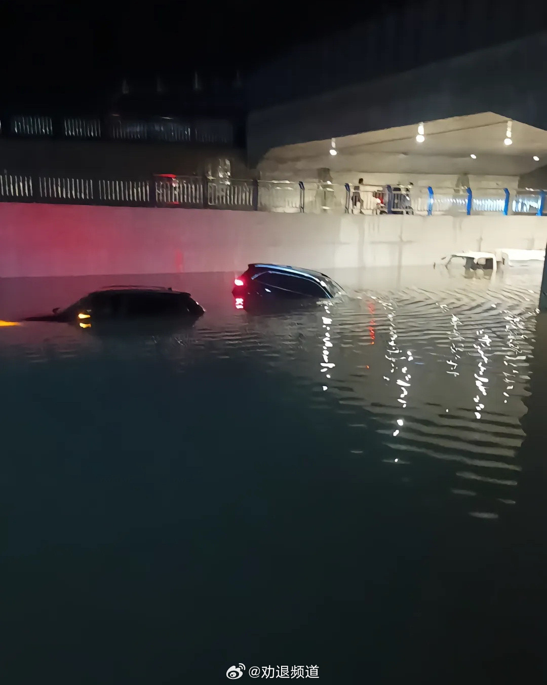 北京因灾死亡44人有时候，不是因为人力不够而是真的水火无情啊北京大雨，我记忆最深