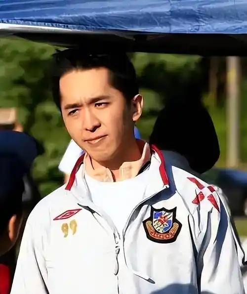 本金存了27年，光利息就有17亿了。怪不得都说不怕富二代玩物丧志，就怕富二代踌