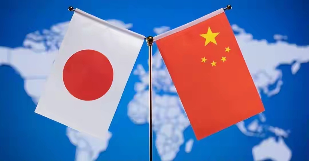 2026年中国海军与日本海上自卫队实力对比一、主力舰艇规模概览中国人民解放军海军（2026）总吨位约