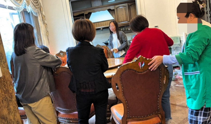 62岁大姐的一场黄昏恋，真的是引狼入室了！今年62岁的大姐退休前是一位有着特级