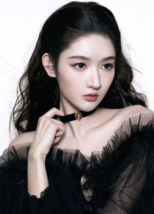 王玉雯大馋丫头王玉雯这“大馋丫头”简直是行走的美食种草机，可爱到犯规！她对美食的