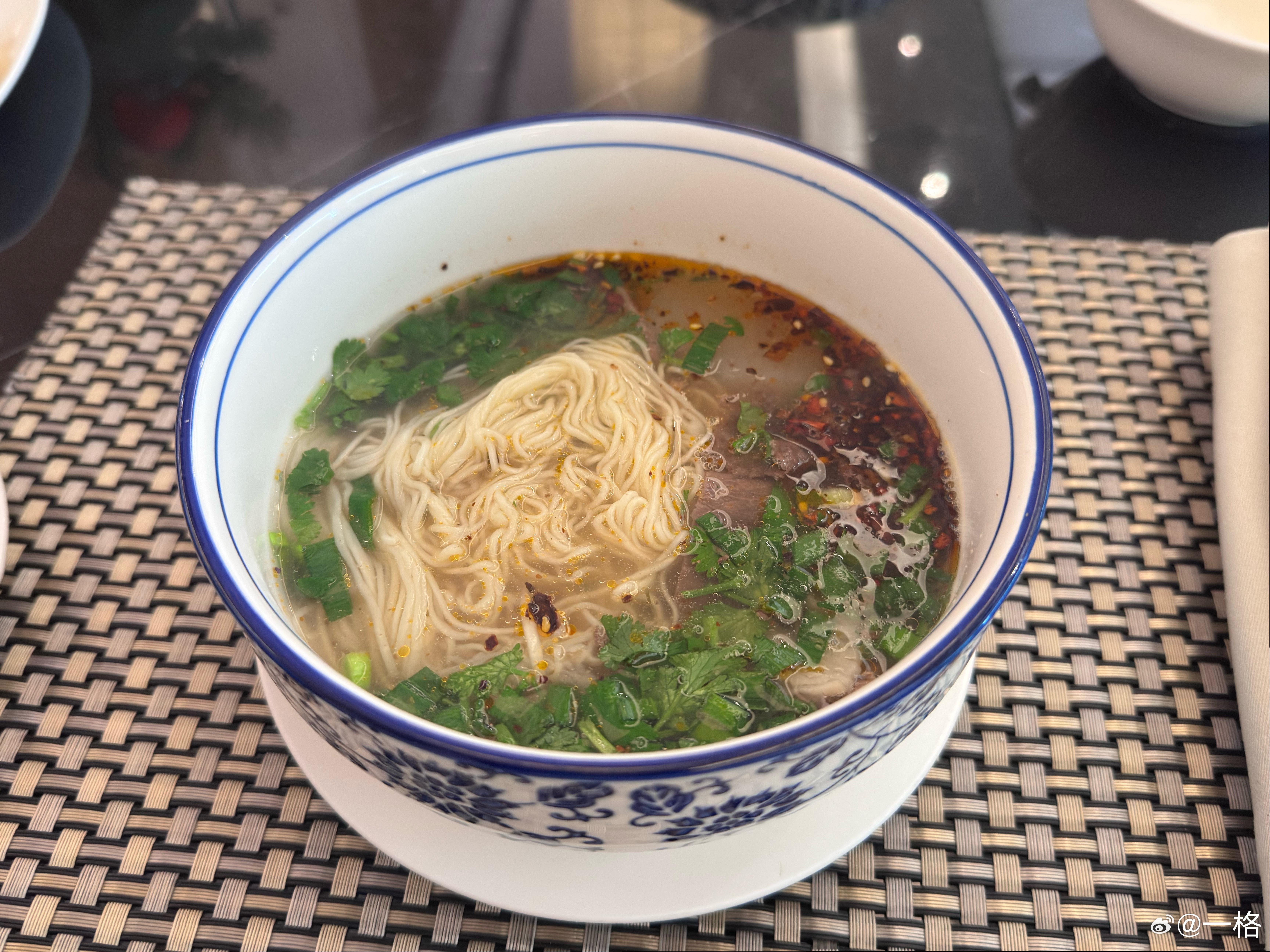 早上好，早餐吃兰州拉面，我喜欢吃毛细，我朋友吃二细(*´﹃｀*)🍜