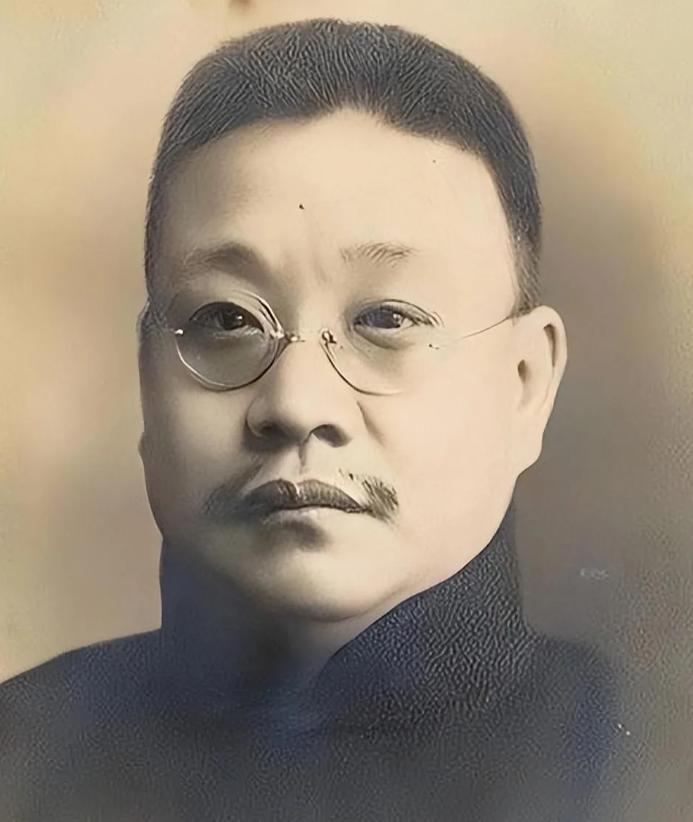 1916年，湖南督军谭延闿的母亲出殡时，被家人拦下“她这情况不能从正门出”。