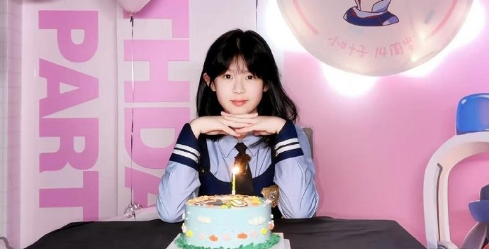 陆毅晒小女儿14岁生日vlog！一家四口颜值暴击，49岁冻龄夫妻太绝了