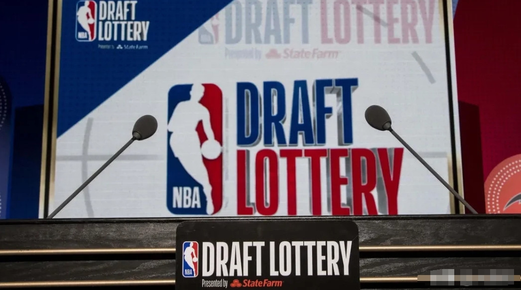 火箭队在今年选秀中获得10号签，并火没有获得NBA前四顺位的乐透选秀权。在连