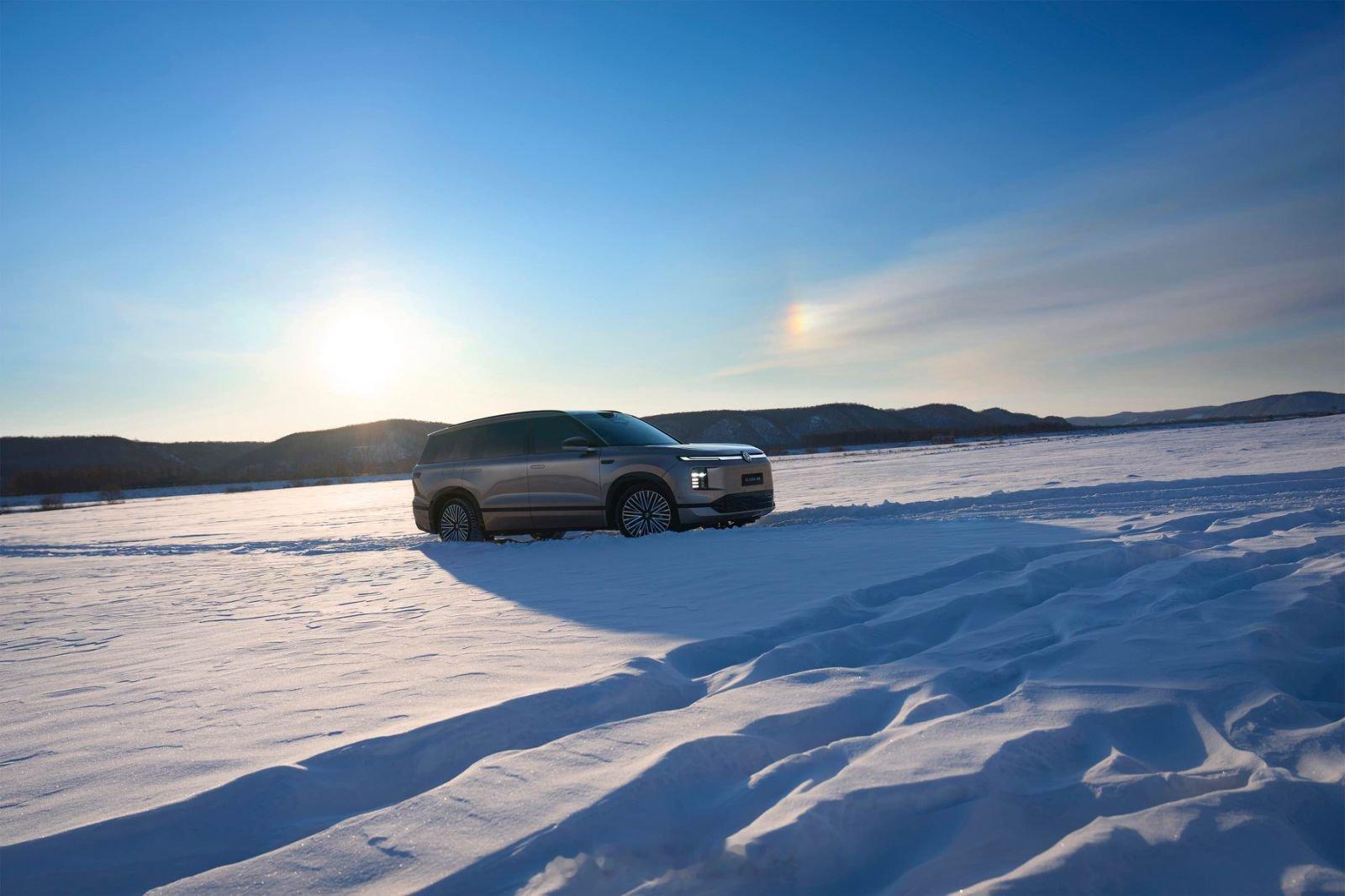 大众ID.ERA9X的气场真要看实车才有感觉，这冰雪极地和它真的搭，既优雅