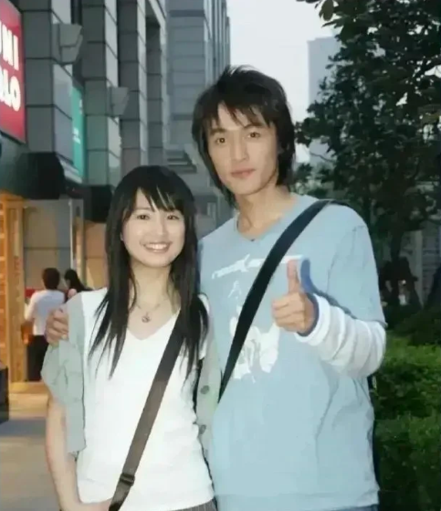 他们当初要是在一起，生出来的孩子，应该会很漂亮吧。[玫瑰][玫瑰]