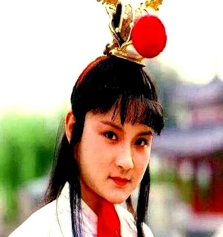 一个硅胶下巴，竟然能戴40年。我一直以为87版宝玉的脸是天生婴儿肥，直到刷到