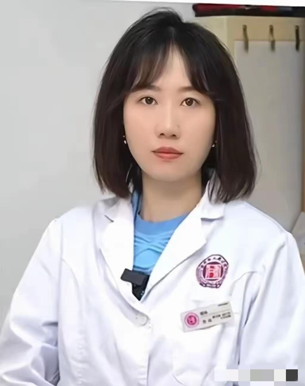 我有种预感曾医生复职后，找曾医生挂号的人会倍增。来的不仅仅只是病人了，有