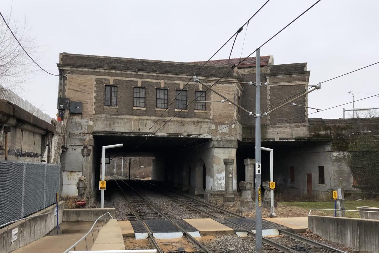 如果你实在不知道美国现在的基建水平是个什么样子，那就看看这几张图吧。图一是圣