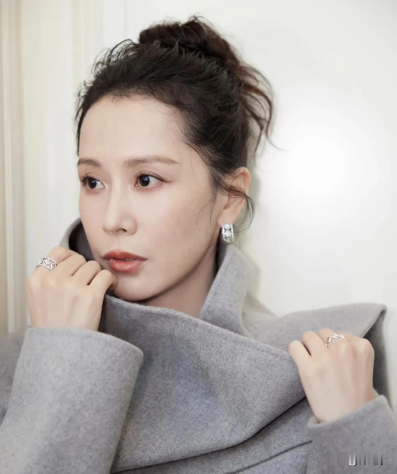 娱乐圈的明星长相都不一般，哪怕网友们眼里面长相一般的明星，现实中也是大美女。