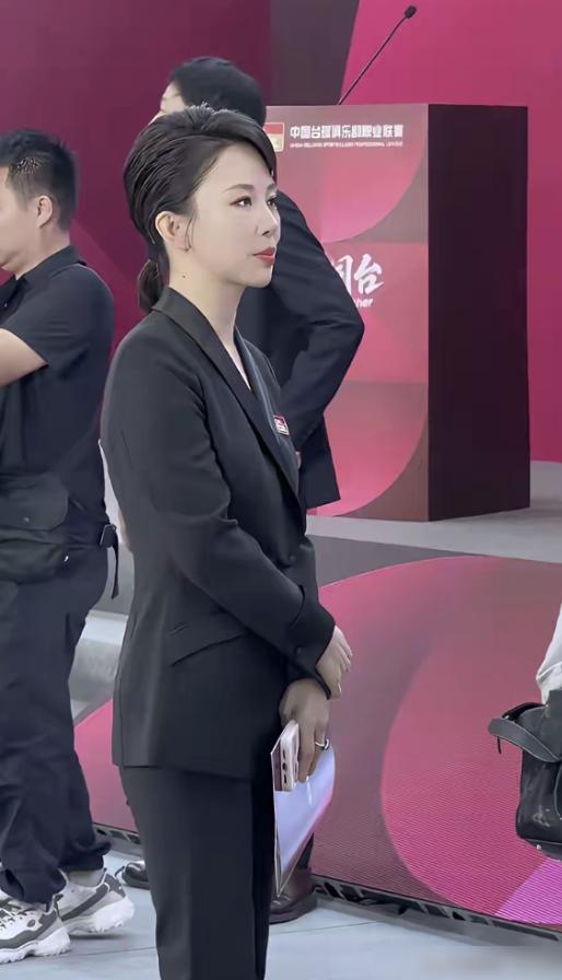 身价8亿的九球天后潘晓婷，44岁至今未婚，看完她15年前的择偶标准，我瞬间沉默了
