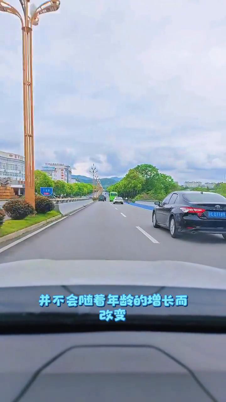 个人的认知并不会随着年龄的增长而改变，很多蠢人从年轻就是个蠢人，会一直蠢到老，会