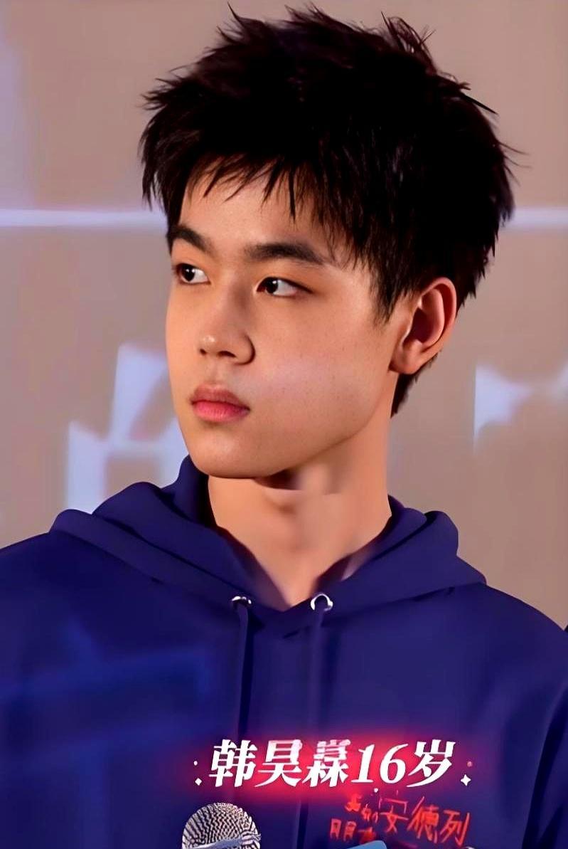 16岁韩昊霖飙到180cm！当年那个在《庆余年》里踮脚追鸡腿的小范闲，现在