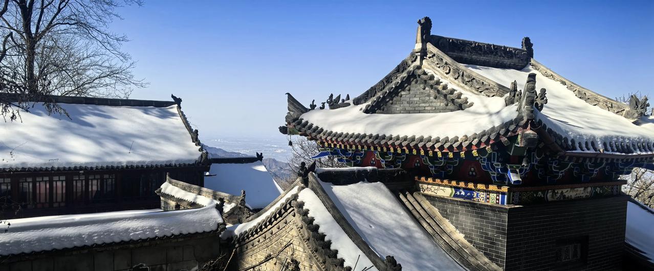 #一路山色，随手拍一张风景照#从南五台远眺西安城！