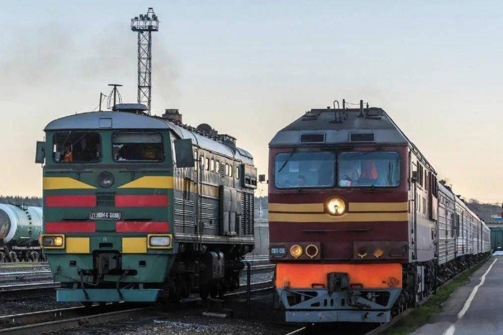 凤凰新闻【俄乌战争之谜：俄罗斯不摧毁乌克兰的铁路】铁路运输是乌克兰最主要的交通运