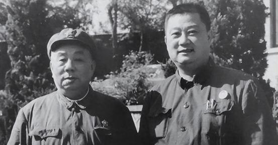 他从军长任上平级调离，从指挥3万人降到千余人，压力不减反增“1950年1月8日