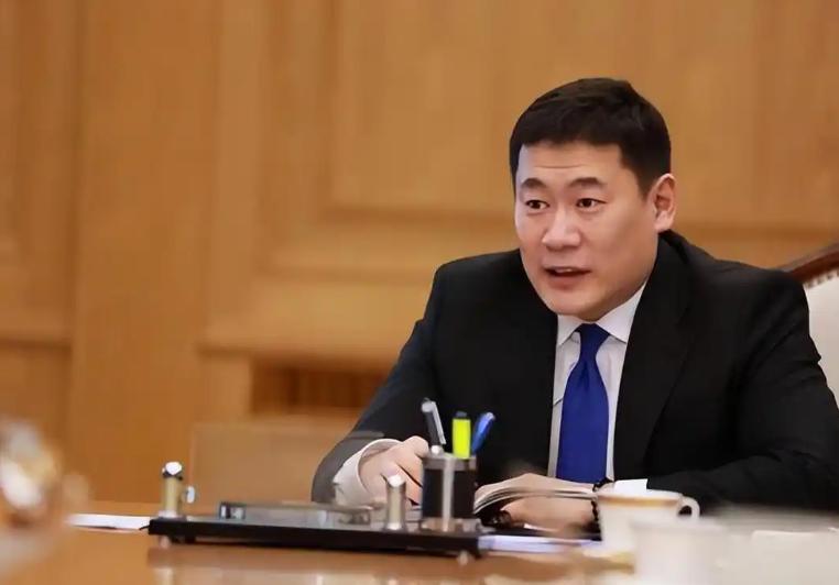 中国要注意外蒙古崩溃大逃亡控制边境，中国对待外蒙古不要心态善，看看外蒙古人对待中