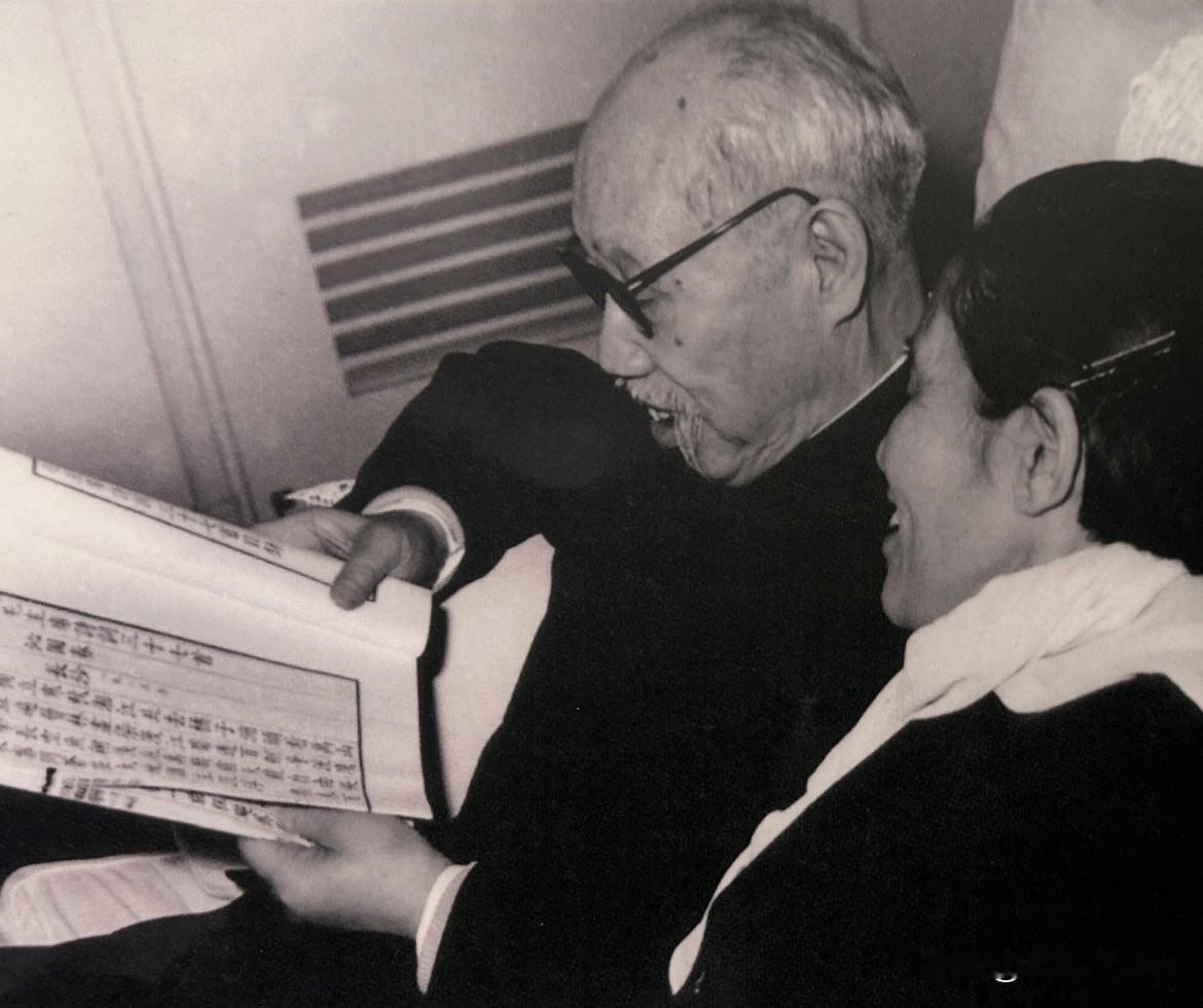 1937年夏，董必武与何连芝在延安结婚。董必武与何连芝是革命夫妻、恩爱夫妻，感情
