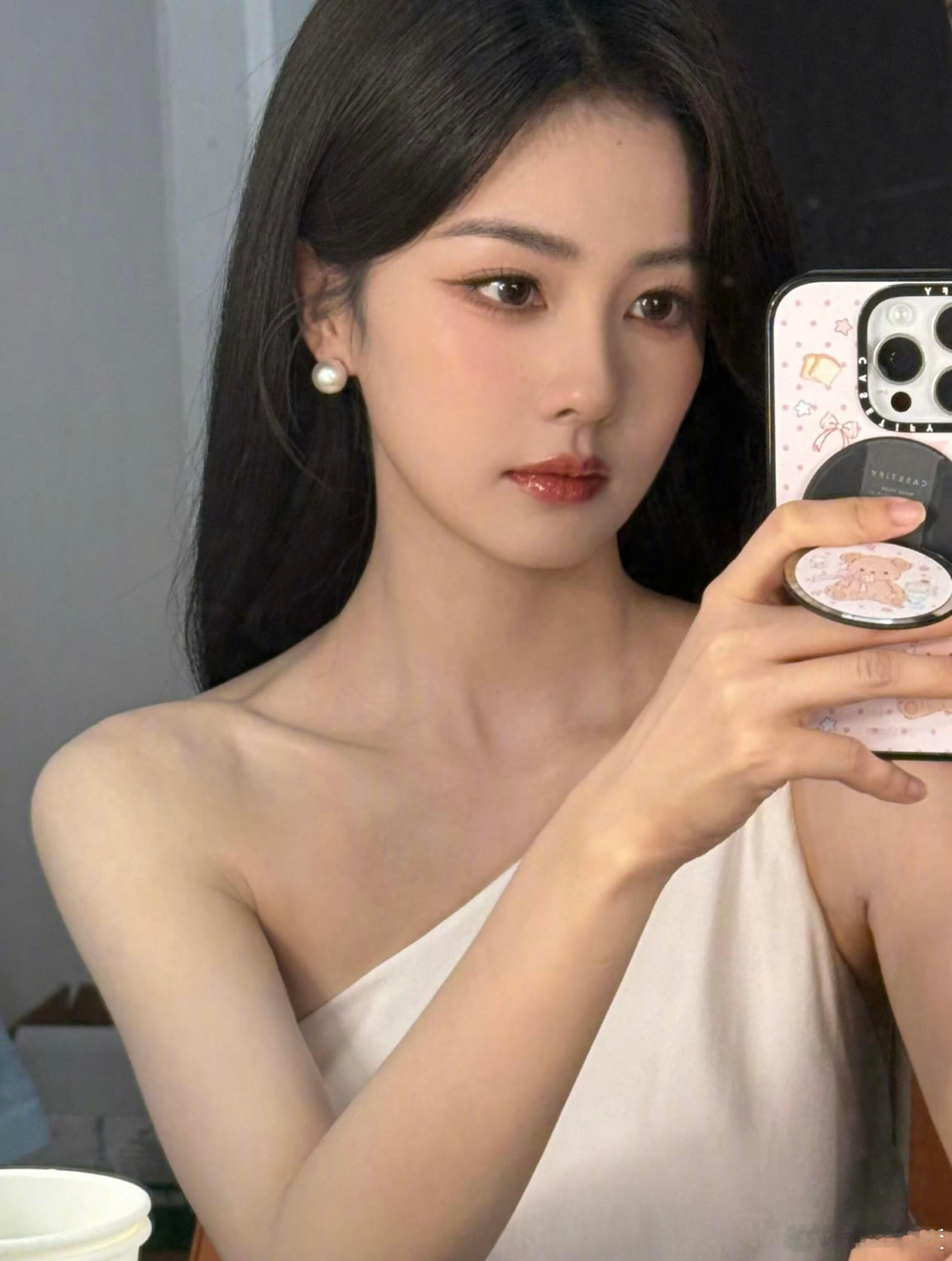 白鹿对镜拍真神😋白鹿｜