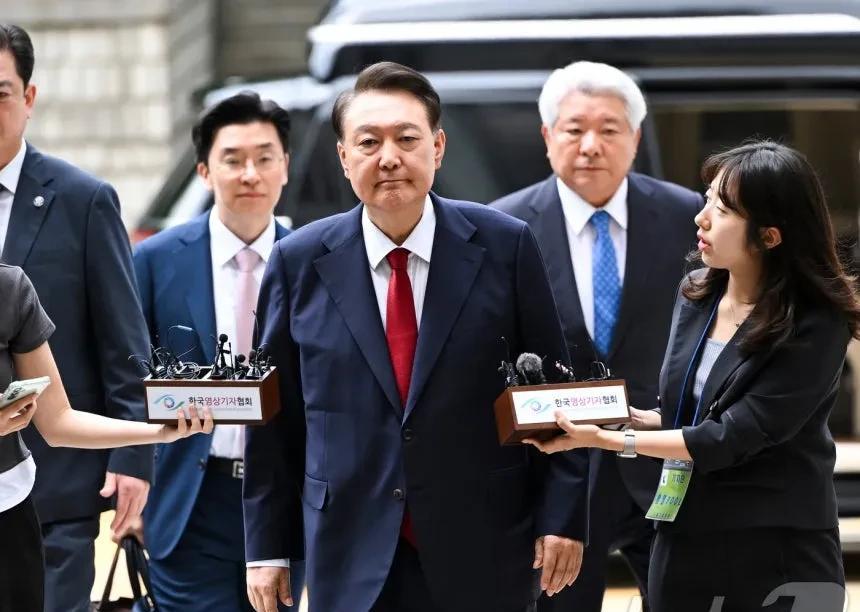 快讯：对尹锡悦再次执行的逮捕令于1小时15分钟后停止执行——"虽然使用了武力，