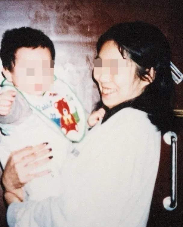 1999年，香港23岁陪酒女樊敏仪，因为欠夜总会管账的陈文乐几千块钱（高利贷滚到