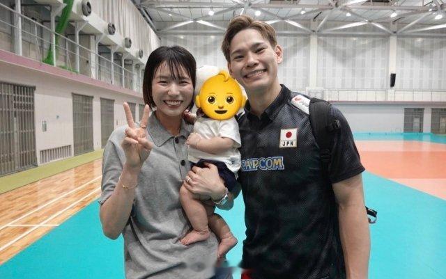 日本男排西田有志幸福的一家三口​​​
