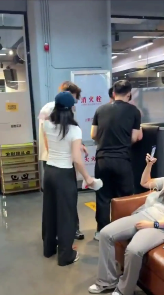 健身房又现“桃色风暴”？男教练被曝同时交往多名女会员，场面一度失控一直听说健