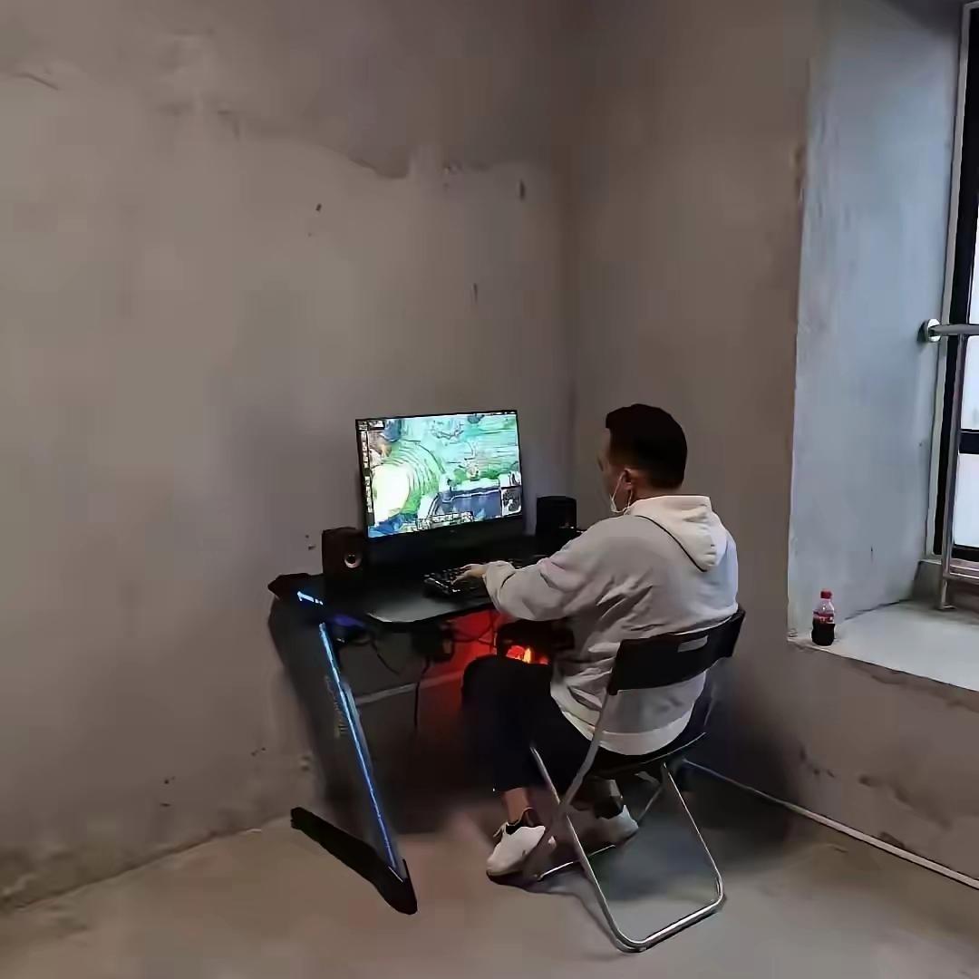 这张图，我真的有点懵！房子买好了，墙和地面全是水泥毛坯，啥装修都没做。