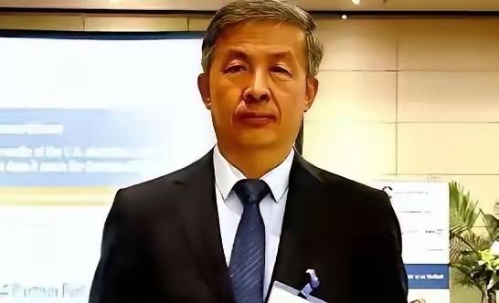 2018年那句"晚一秒就万劫不复，中国该立刻向美国低头"现在听，像极了个冷笑话。
