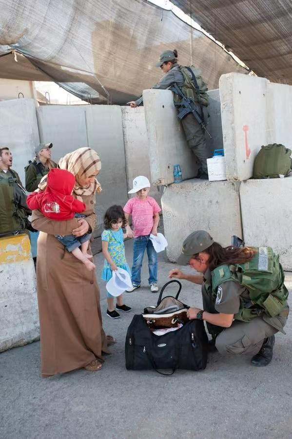 真是意想不到，疯狂向巴勒斯坦走私运输物资的，并不是埃及人，也不是也门胡塞。而正是