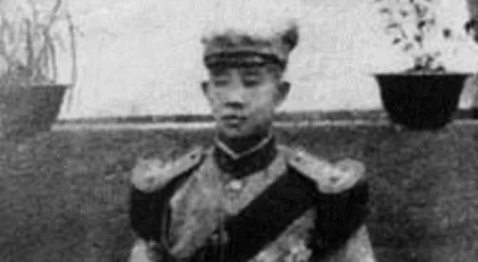 民国贵州，官贪匪抢，百姓苦不堪言。省长周西成，立意反贪剿匪。一日，周西成带着省县