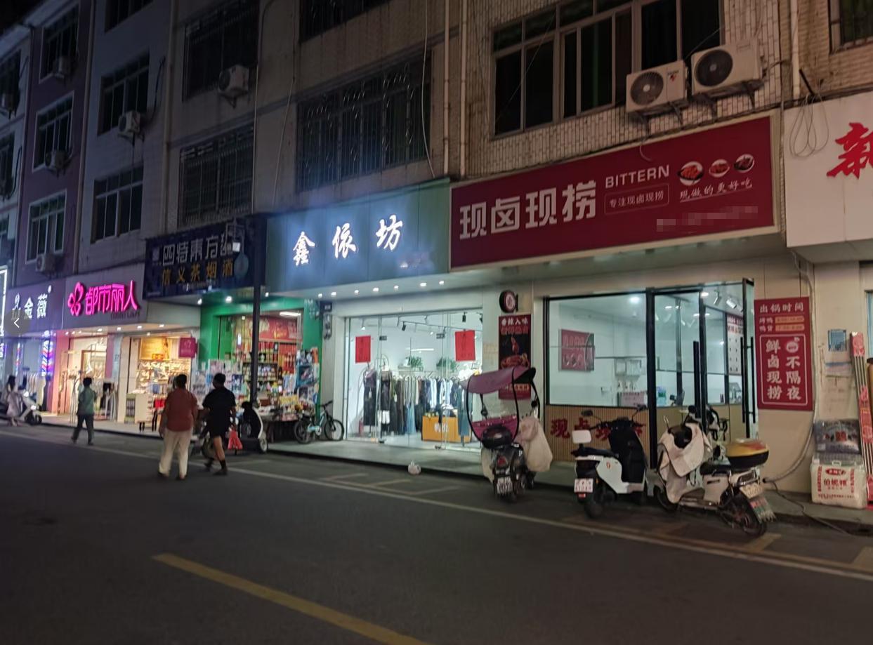 现在很多人开店真的不讲道理。完全是没把钱当回事。就像我家附近步行街这家卤店，