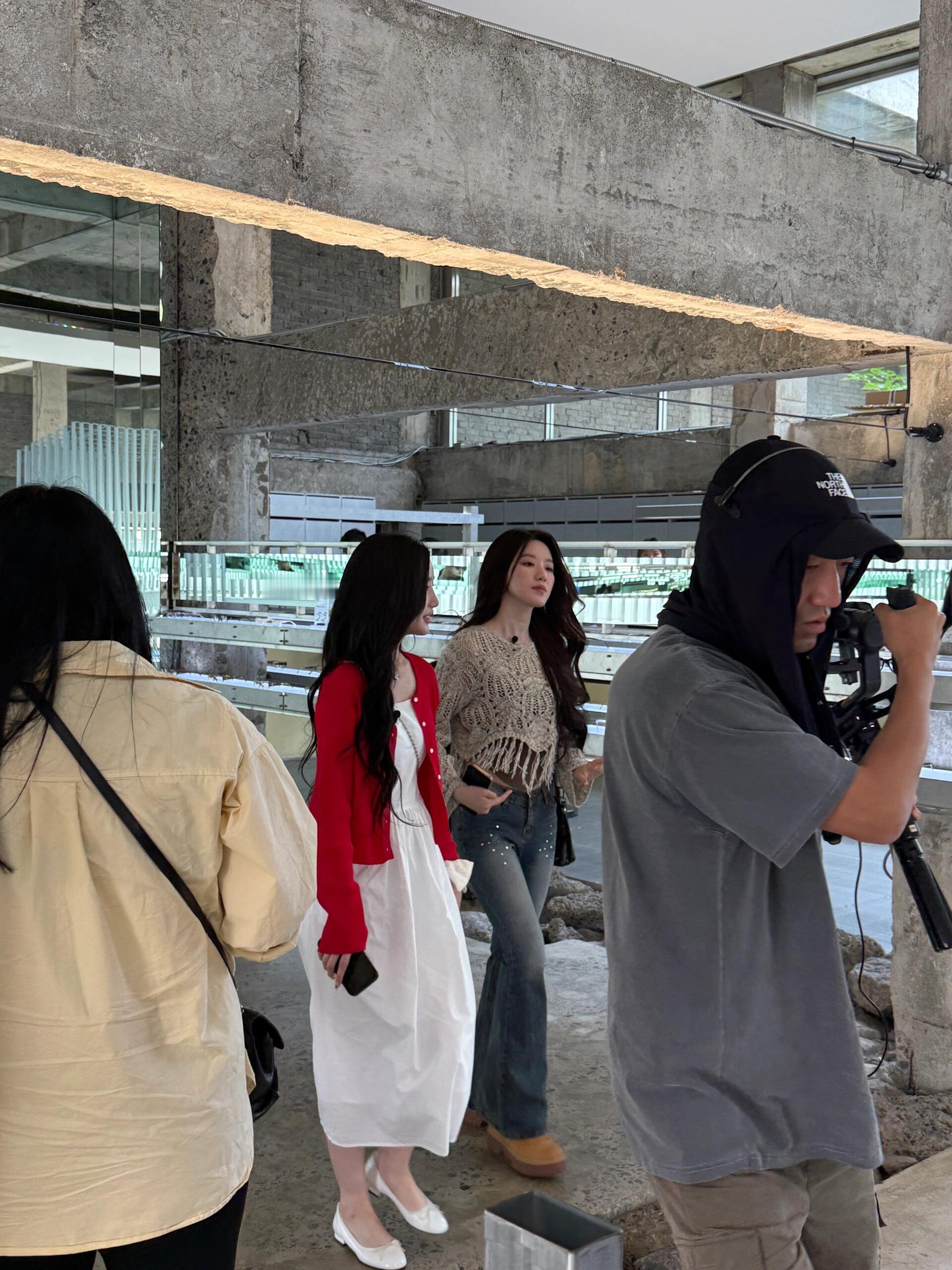 美女条子就是好啊即使是在夏天穿UGG我也觉得美得我心颤​​​