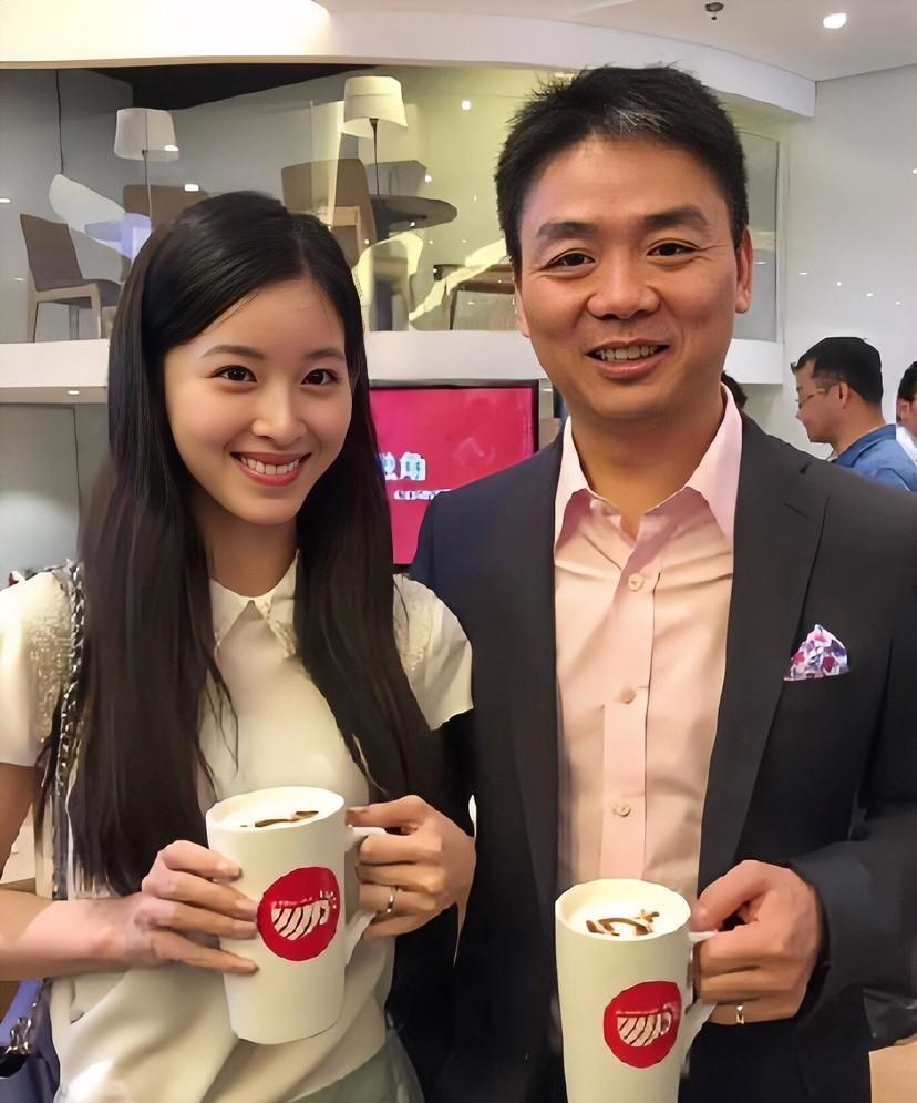 宗馥莉事件发酵后，嫁入豪门的奶茶妹妹估计后悔了，虽然她如今是正妻，可老公刘强